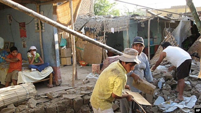 People remove bricks after a magnitude-6.9 earthquake hit the area in Ica, Peru, October 28, 2011.