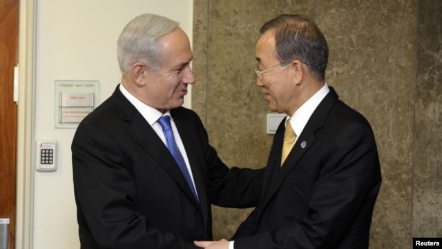 U.N. Secretary-General Ban Ki-moon (R) and Israel's Prime Minister Benjamin Netanyahu shake hands during their meeting at the prime minister's residence in Jerusalem November 20, 2012. Israel wants to find a long-term, diplomatic solution to resolve the G