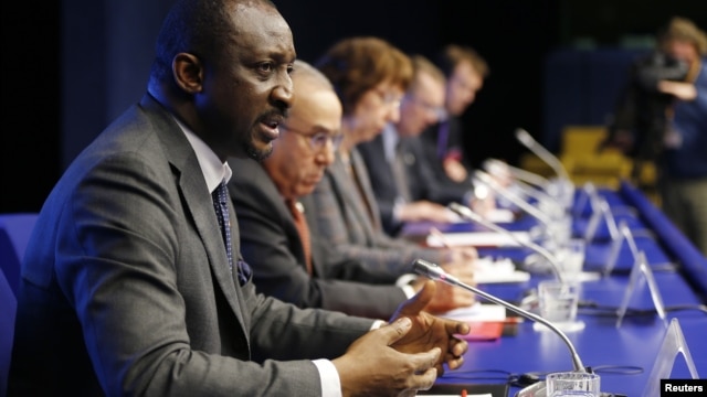 Ngoại trưởng Mali Tieman Hubert Coulibaly nói chuyện tại buổi họp báo sau cuộc họp tại Brussel, 5/2/13 