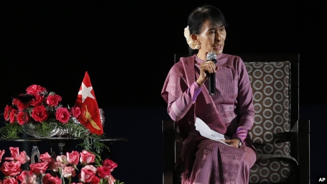 Nobel Peace laureate and Burma opposition leader Aung San Suu Kyi speaks at the Los Angeles Convention Center in Los Angeles, October 2, 2012.