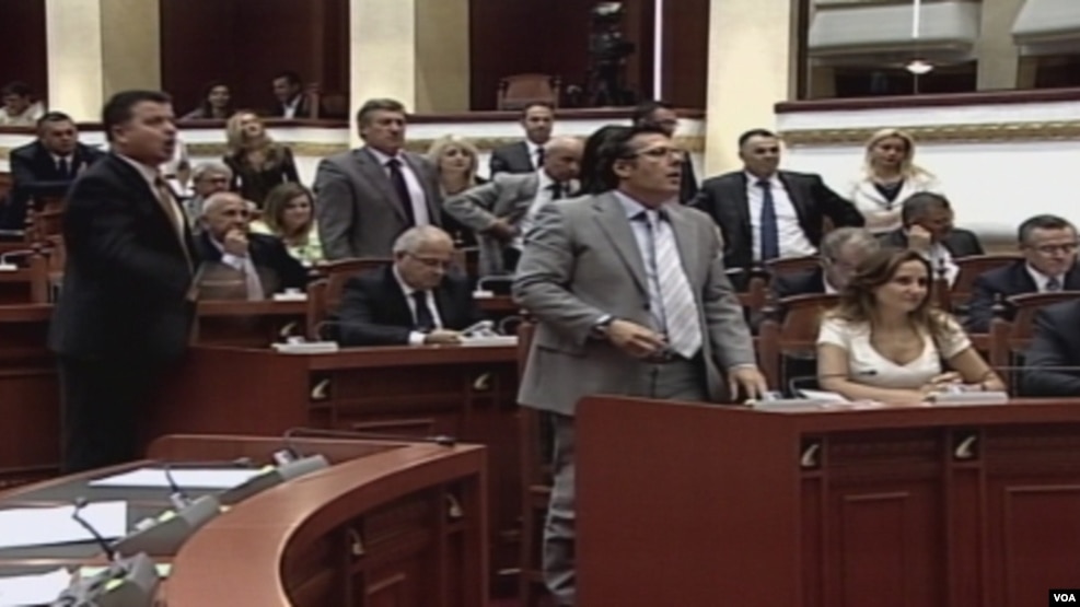 Importi i mbetjeve, opozita kërkon referendum