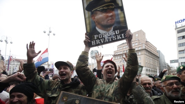 Gelê Hirvat bi biryara Dadgeha Tawanên Ceng ya derheqa Ante Gotovina û Mladen Markac pîrozbahî dike. Zagreb, Mijdar 16, 2012