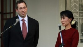 Derek Mitchell, left, U.S special envoy to  Burma, talks to journalists after meeting with Burmese opposition leader Aung San Suu Kyi, right, in Rangoon, March 14, 2012.