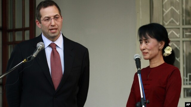 Derek Mitchell, left, U.S special envoy to  Burma, talks to journalists after meeting with Burmese opposition leader Aung San Suu Kyi, right, in Rangoon, March 14, 2012.
