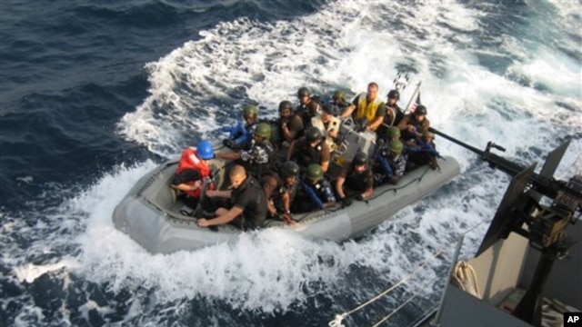 Pasukan AS dan Nigeria dalam pelatihan di lepas pantai Nigeria (13/2) untuk memberantas perompak di sepanjang pesisir Afrika Barat. (Foto: Dok)