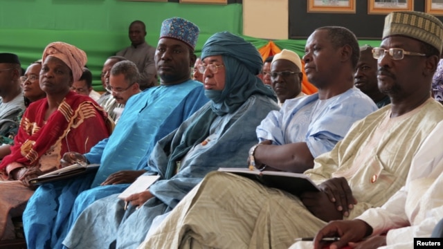 Political figures from northern Mali listen as Mali's Prime Minister Cheick Modibo Diarra speaks at a meeting in Bamako, August 10, 2012. 