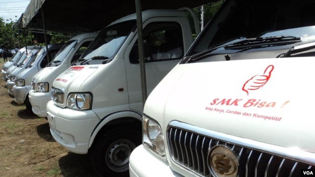 Beberapa mobil Rakitan ESEMKA sudah mengantongi ijin untuk diproduksi massal, dan siap dipasarkan (VOA/YudhaSatriawan)