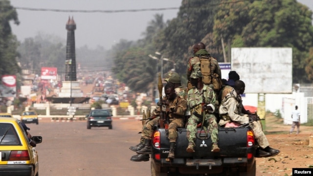 Des militaires centrafricains dans les rues de Bangui, 1er janvier, 2013. 