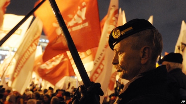 Supporters of Ukrainian Opposition party take part in a rally in Kyiv , Ukraine, Nov. 6, 2012