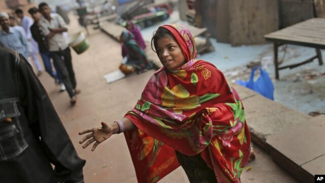 An Indian girl reaches out for a passer-by as she begs for change near the Jama Masjid during the holiday of Eid al-Adha in New Delhi, India, October 27, 2012.