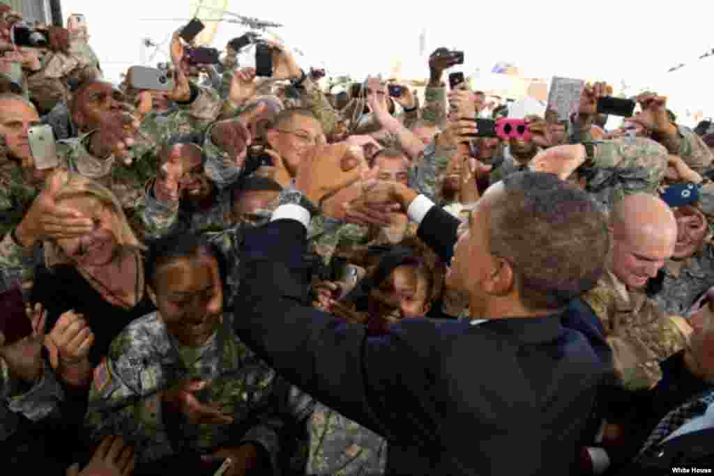 President Barack Obama greets troops after delivering remarks at Fort Bliss in El Paso, Texas, Aug. 31, 2012. (White House/Pete Souza)