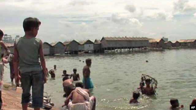 "Dhaka’s Challenge" explores the limited access to safe water and adequate sanitation in one of the fastest growing cities in Asia.