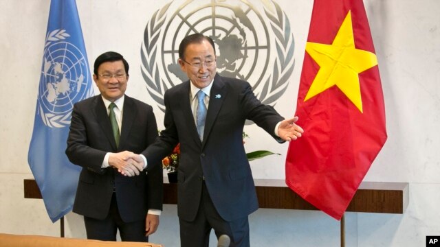 Tổng thư ký LHQ Ban Ki-moon và Chủ tịch nước Việt Nam Trương Tấn Sang tại trụ sở Liên Hiệp Quốc ngày 24 tháng 9, 2015. 