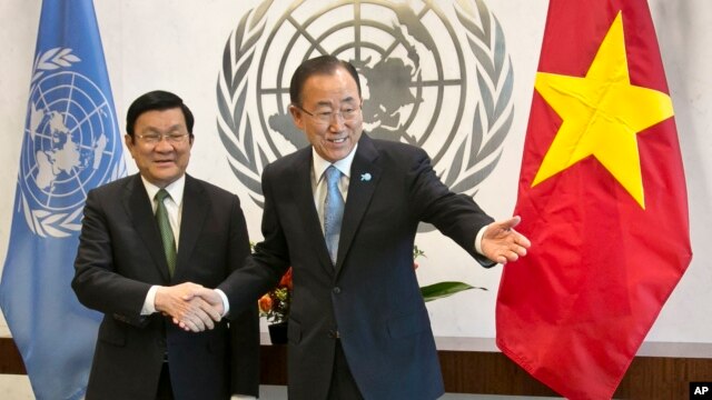 Chủ tịch Việt Nam Trương Tấn Sang hội kiến với Tổng thư ký Ban Ki-moon tại trụ sở của Liên Hiệp Quốc ở New York hôm 24/9.
