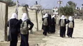 Walking to school in Beitlahia, northern Gaza strip (photo: UNICEF)
