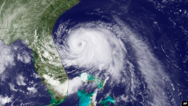 Foto de la tormenta Arthur tomada el miércoles por la tarde y divulgada por el Centro Nacional de Huracanes.