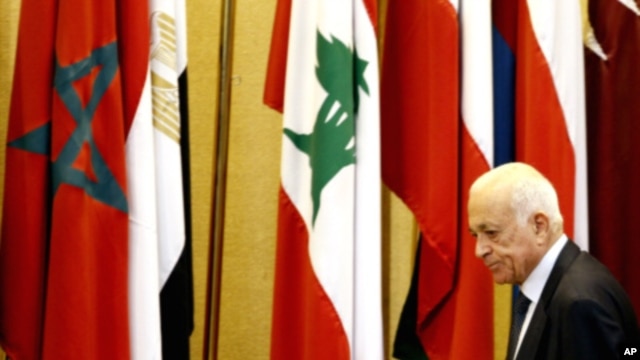 Arab League chief Nabil Elaraby attends the body's meeting at its headquarters in Cairo, August 27, 2011