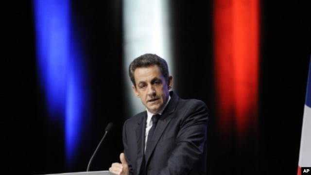 French President Nicolas Sarkozy delivers a speech on the European debt crisis on December 1, 2011 in Toulon, southeastern France.