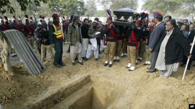 Pakistani police carry the coffin of Punjab Gov. Salman Taseer, shortly before burial in a cemetary in Lahore, Pakistan, Jan. 5, 2011.