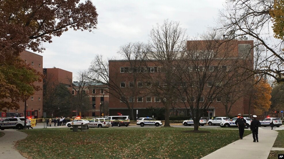 Cảnh sát được điều động đến khuôn viên trường Đại học bang Ohio, ở Columbus, Ohio, 28/11/2016. 
