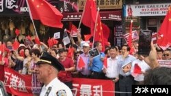 紐約親北京僑團反制支持香港抗議者的集會。 （方冰拍攝）