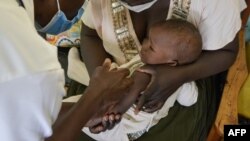 En Afrique, où sont survenus plus de 95% des 627.000 décès mondiaux de paludisme en 2020, la maladie se répand surtout en zones rurales.