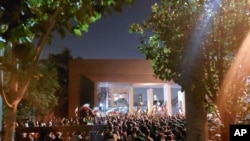 Sinh viên Đại học Công nghệ Sharif tham gia biểu tình ở Tehran, Iran, vào ngày 7/10/2022.