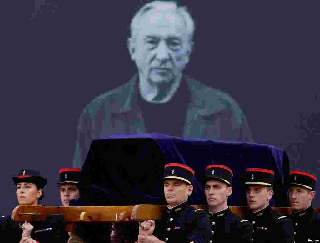 French Republican guards carry the coffin of late French abstract painter Pierre Soulages during a ceremony at the Cour Carree of the Louvre museum in Paris, France.