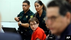 Napadač iz Parklenda Nikolas Kruz posle izricanja presude u sudnici okruga Brauard u Fort Loderdejlu na Floridi, 2. novembra 2022. 