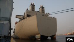 USS Hershel "Woody" Williams no porto de Luanda, Angola, 2 Novembro 2022 (foto da Embaixada EUA em Angola)