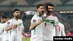 ایندیپندنت می‌نویسد در تهران استقبال از بازگشت تیم فوتبال اعزامی به قطر «ولرم» بود