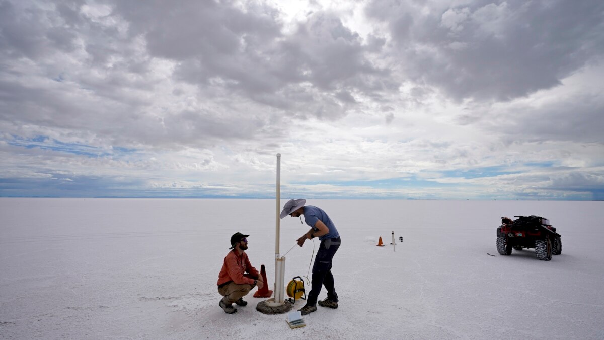 famous-american-salt-flats-in-decline