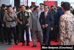 Presiden Joko Widodo didampingi oleh Menteri Pertahanan Prabowo Subianto, Panglima TNI Jenderal Andika Perkasa dan Kapolri Jenderal Listyo Sigit di Jiexpo Kemayoran, Jakarta, Rabu, 2 November 2022. (Foto: Courtesy/Biro Setpres)