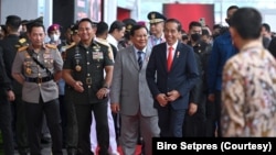 Presiden Joko Widodo didampingi oleh Menteri Pertahanan Prabowo Subianto, Panglima TNI Jenderal Andika Perkasa dan Kapolri Jenderal Listyo Sigit di Jiexpo Kemayoran, Jakarta, Rabu, 2 November 2022. (Foto: Courtesy/Biro Setpres)