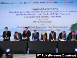 PT PLN (Persero), Selasa (1/11), menandatangani Mandate Letter senilai $750 juta dari delapan bank internasional dan multinasional untuk mendukung sejumlah proyek transisi energi hijau yang bakal digarap perseroan. (Foto: Courtesy/PT PLN)