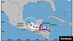 Lisa se fortalece rápidamente en el Caribe. 