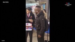 Մեծ Բրիտանիայի վարչապետ Սունակը կակաչներ է վաճառում Լոնդոնի մետրոյում_1.mp4