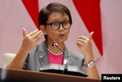 Menlu Retno Marsudi saat konferensi pers di Jakarta, 27 Oktober 2022. (Foto: REUTERS/Willy Kurniawan)