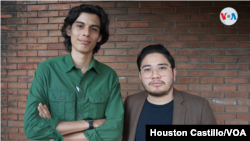 Retrato de dos jóvenes opositores nicaragüenses exiliados en San José, Costa Rica. Foto: Houston Castillo, VOA