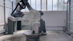 Կրկնօրինակներ քանդակող ռոբոտը_1.mp4