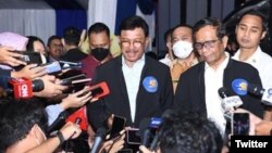 Konferensi Pers Menteri Komunikasi dan Informatika (Menkominfo) Johhny G Plate dihadiri Menko Polhukam Mahfud MD serta jajaran direktur utama dan direksi LPP dan LPS di gedung Kementerian Kominfo, Jakarta Pusat, 3 November 2022. (Twitter/kemkominfo)