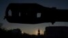Вид на дзвіницю Софійського собору крізь артилерійську гармату в центрі Києва, Україна, 29 січня 2024 р. AP Photo/Evgeniy Maloletka
