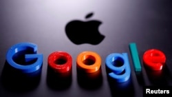 Ilustrasi logo Google dan Apple. Korsel menyetujui UU yang melarang operator toko aplikasi memaksa pembuatnya menggunakan sistem pembayaran ekslusif. (Photo: REUTERS/Dado Ruvic)