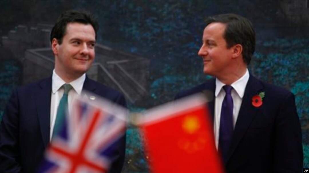 PM Inggris David Cameron (kanan) dan Menkeu George Osborne saat berkunjung ke Beijing (foto: dok). 