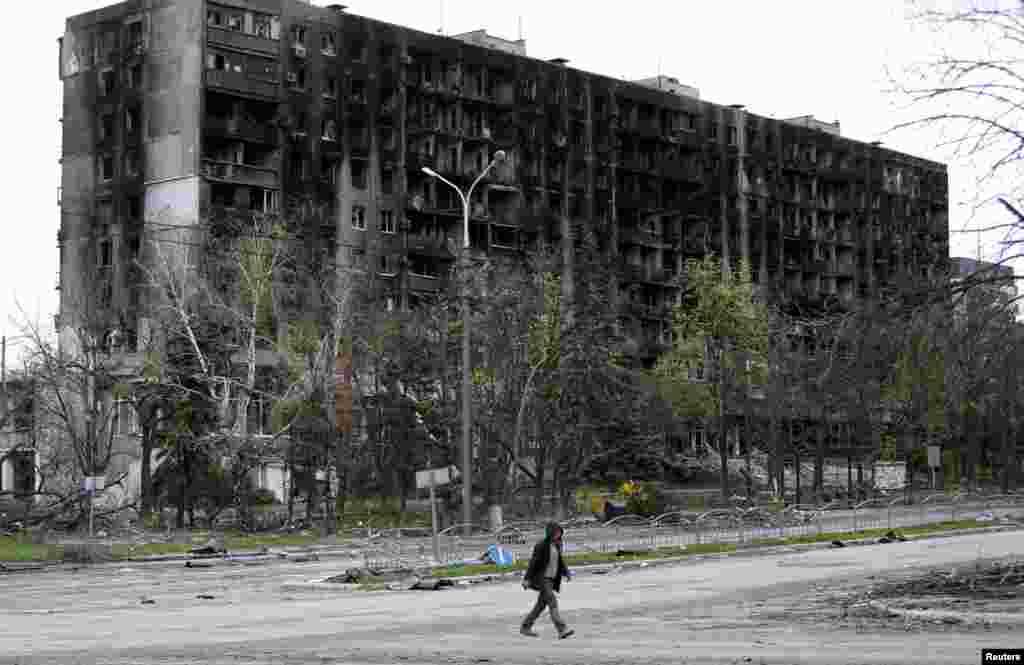 Разрушенный в ходе боев жилой дом. Мариуполь, 21 апреля 2022