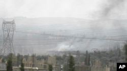 지난달 30일 시리아 관영매체가 다마스커스 외곽에 이스라엘의 공습이 가해졌다며 공개한 사진.