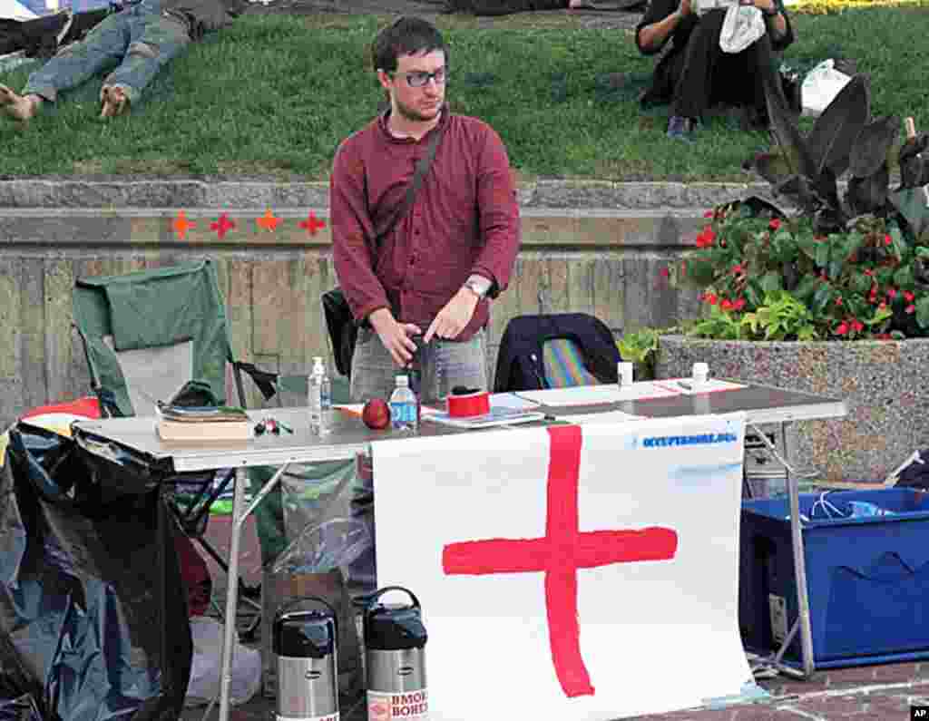 占领巴尔的摩活动现场设有医疗站