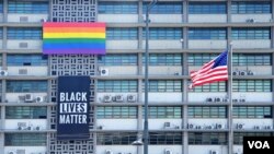 The U.S. Embassy in Seoul displays a Black Lives Matter banner and LGBTQ pride flag, in Seoul, South Korea, June 15, 2020. (William Gallo/VOA)