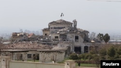 نمایی از ساختمان آسیب دیده پس از حملات موشکی در اربیل، عراق، ۲۲ اسفند ۱۴۰۰