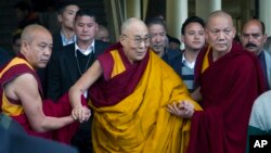 西藏流亡精神领袖达赖喇嘛(2017年3月14日资料照片)